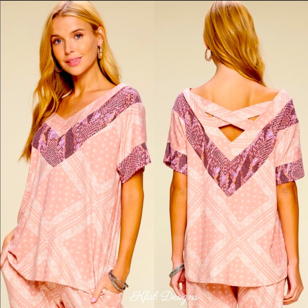 Soft💗Pink v-neck tee w/purple v-detail +marbling